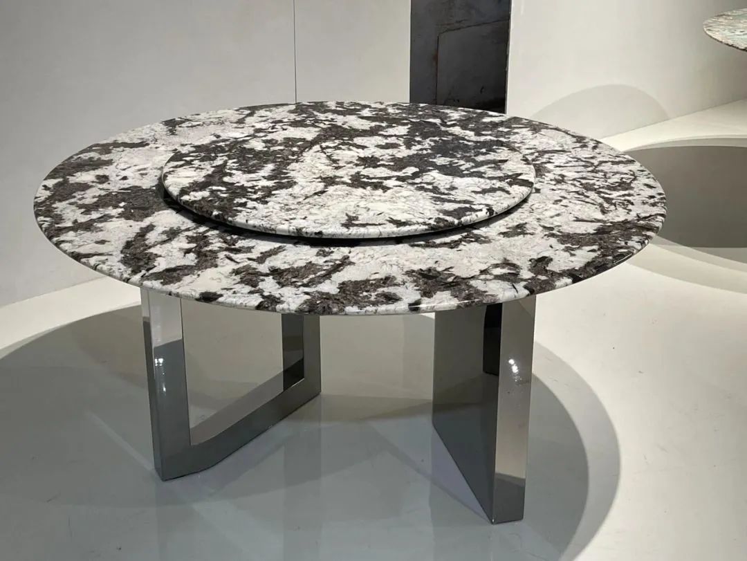 Marbre ou table de pierre fritrée